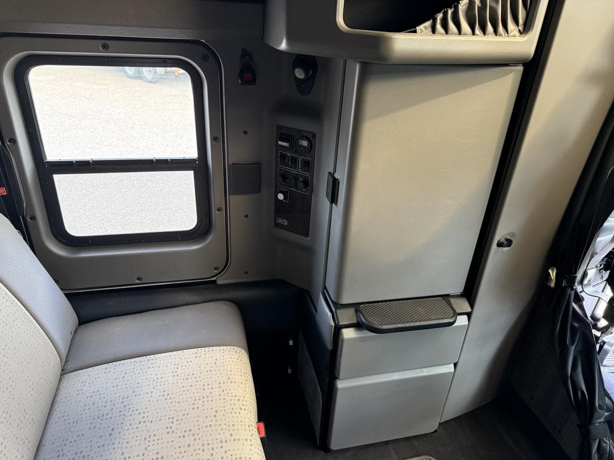 2023 KENWORTH W900L Sleeper — photo 15