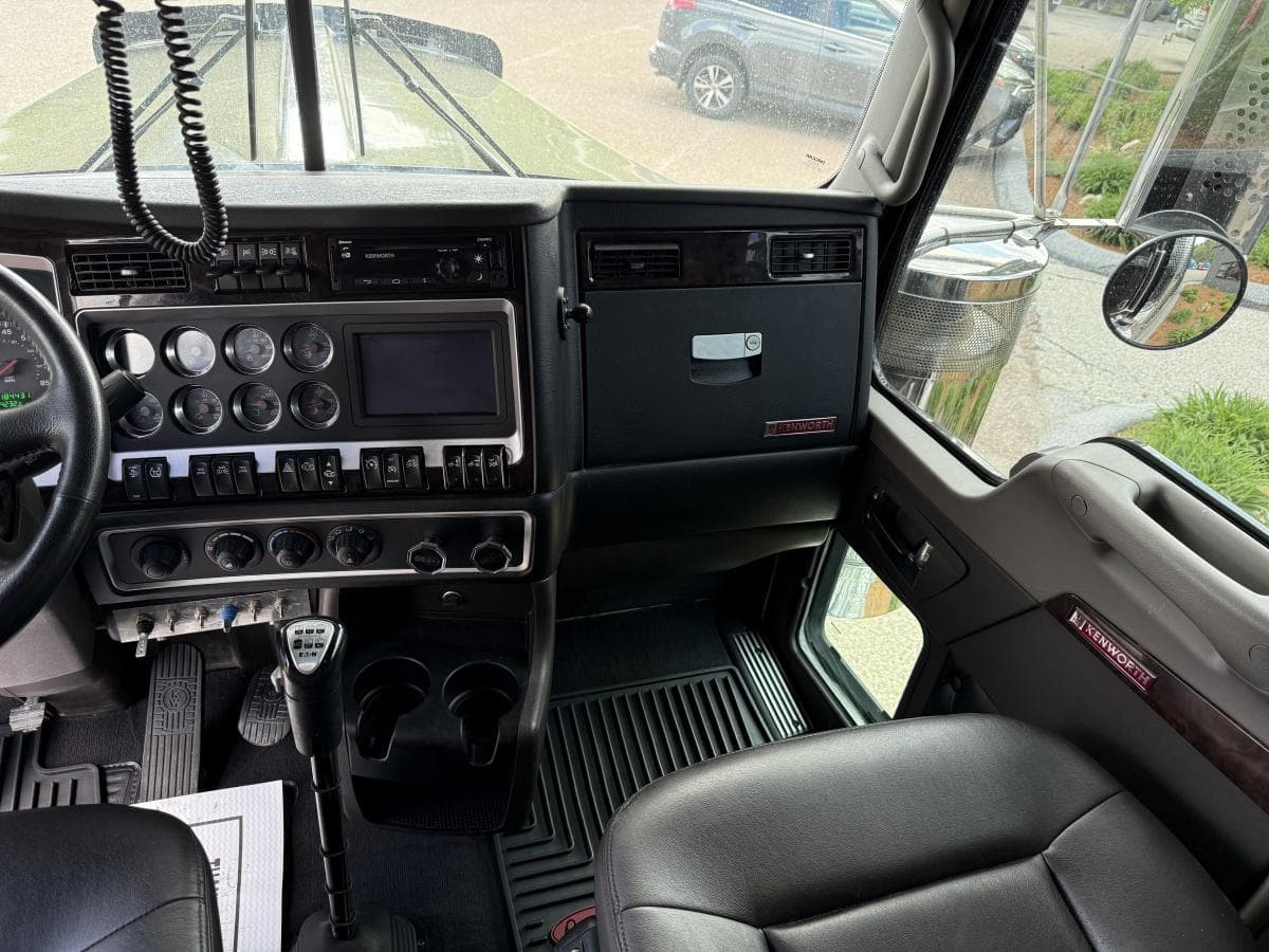 2023 KENWORTH W900L Sleeper — photo 17