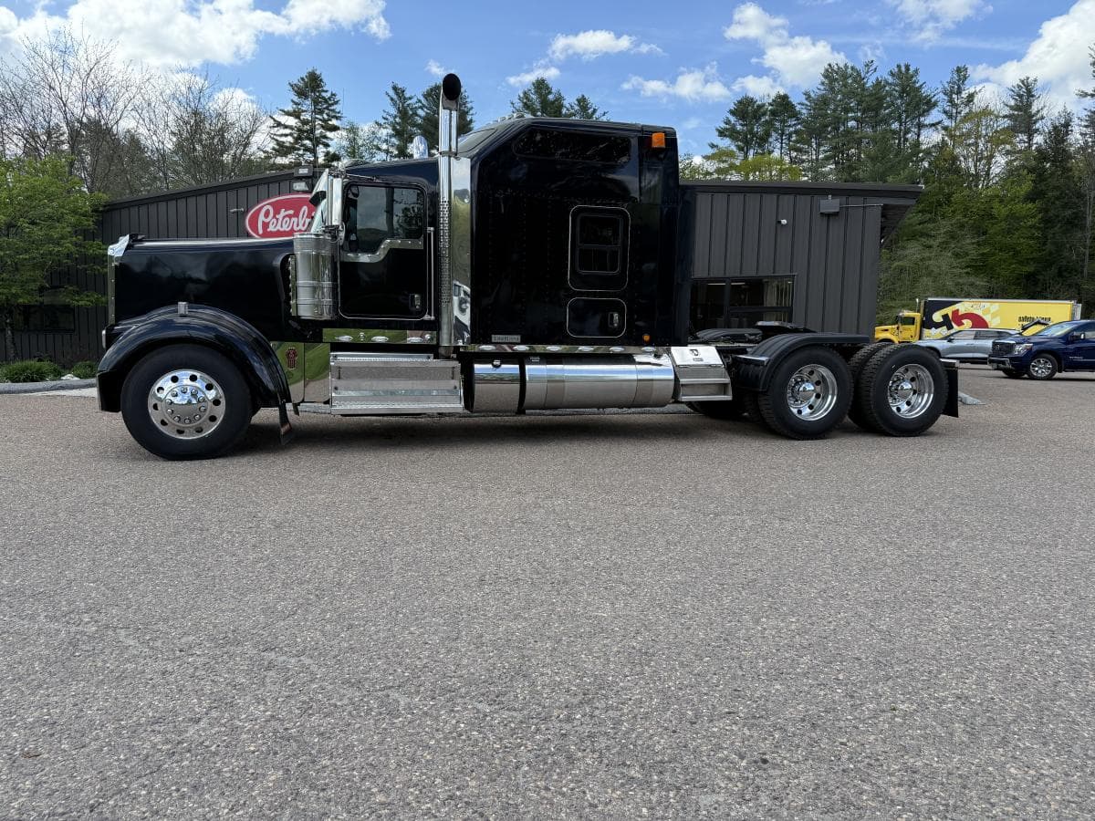 2023 KENWORTH W900L Sleeper — photo 2