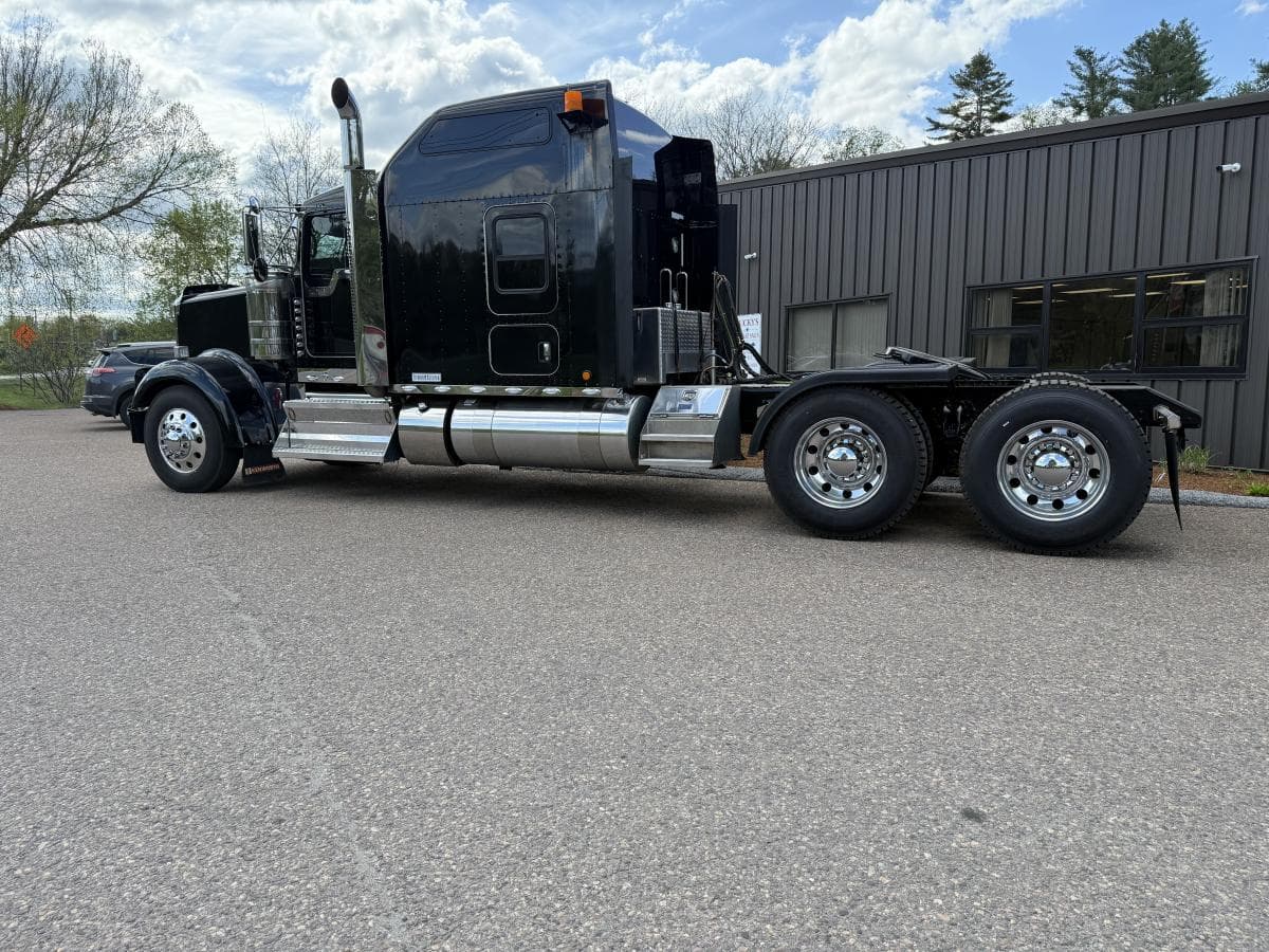 2023 KENWORTH W900L Sleeper — photo 3