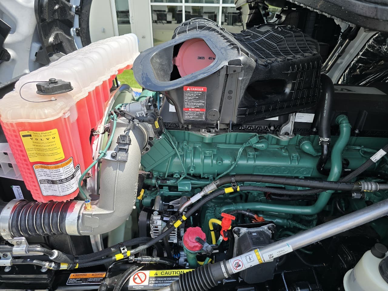 2026 Volvo VNL 300 — photo 12