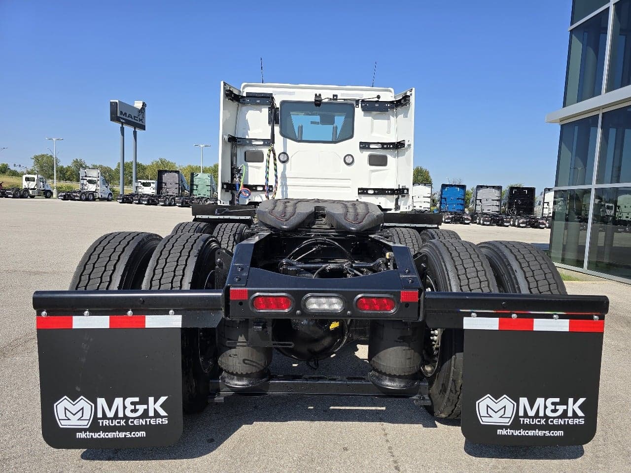 2026 Volvo VNL 300 — photo 5