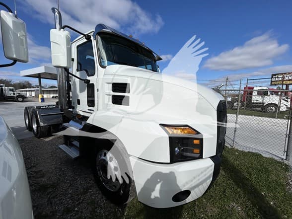 2024 Mack Anthem — photo 2