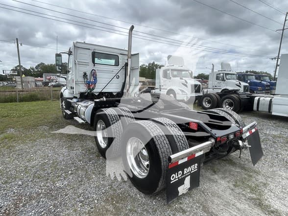 2020 Volvo VNL 300 — photo 3