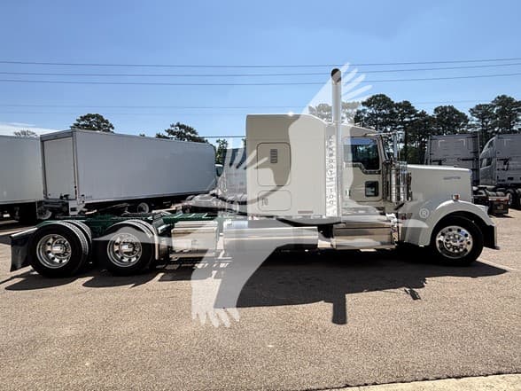 2024 Kenworth W900 — photo 5