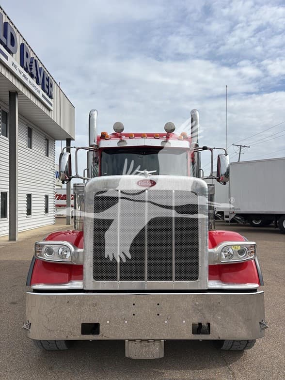 2024 Peterbilt 389 — photo 2