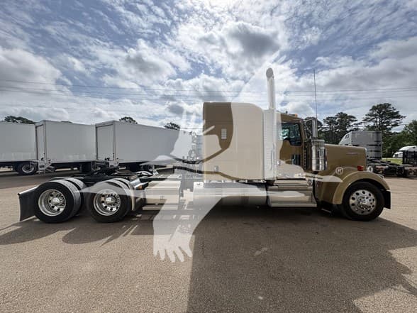 2024 Kenworth W900 — photo 3
